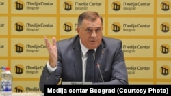 "Republika Srpska je glasala za SNSD i vladajuću koaliciju", rekao je Dodik na konferenciji za novinare u Beogradu.