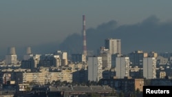 Огромен облак дим се носи над Киев след ударите
