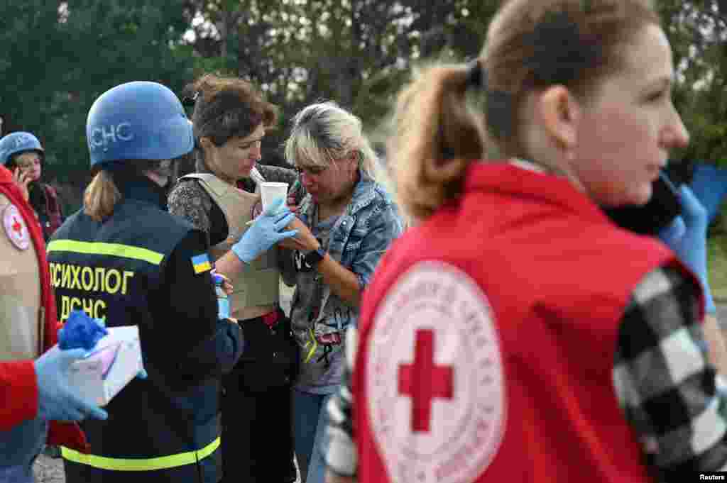 Counselors aid victims of a convoy of civilian vehicles that was hit by a Russian missile strike in Zaporizhzhya, Ukraine, on September 30.