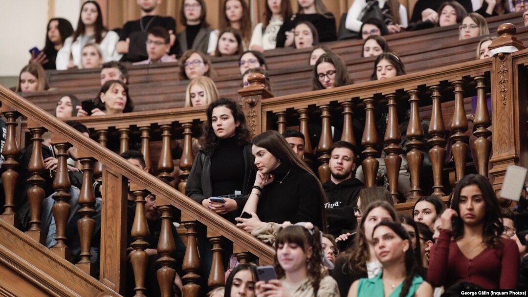 România are doar două universități în topul celor mai bune 1.000 din lume. Calitatea învățământului superior din țară lasă mult de dorit, spun experții. Imagine generică, de la inaugurarea noului an universitar la UMF Carol Davila.