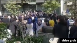 Lawyers gathered in Tehran gathered to protest the suppression of security forces on October 12, 2022. 