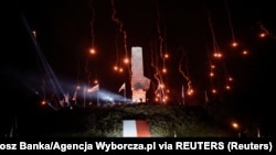 Vatromet kod memorijala Westerplatte tokom obilježavanje 83. godišnjice od početka Drugog svjetskog rata u Gradnjsku, Poljska, 1. septembar 2022. 