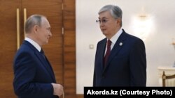 Қазақстан президенті Қасым-Жомарт Тоқаев және Ресей басшысы Владимир Путин. Астана, 13 қазан 2022 жыл. 