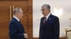 Президент Касым-Жомарт Токаев с российским коллегой Владимиром Путиным (слева) на полях саммита СВМДА. Астана, 13 октября 2022 года