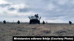 Obuka pripadnika Vojske Srbije na borbenom transporteru Lazar.
