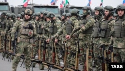 Чеченские военнослужащие во время построения в честь дня рождения президента России Владимира Путина. 7 октября 2022 года