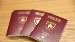 Pasaporta të lëshuara nga Republika e Kosovës. Fotografi ilustruese