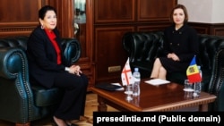 Moldova President Maia Sandu (right) hosted Georgian President Salome Zurabisvili for talks in Chisinau on October 17.