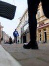 Sa mladim Sarajlijama i Banjalučanima o preporuci EU za bh. status kandidata Sa mladim Sarajlijama i Banjalučanima o preporuci EU za bh. status kandidata