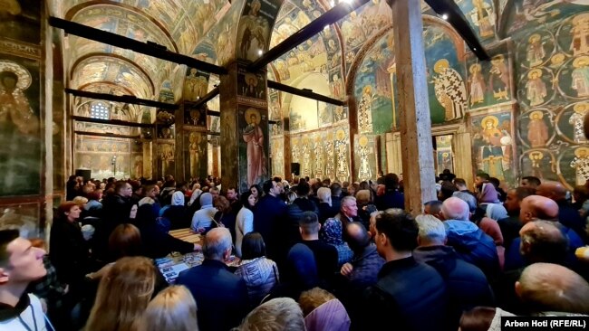 Pamje nga Patrikana e Pejës ku po mbahet cerremonia e shugurimit të patriarkut Porifirije.