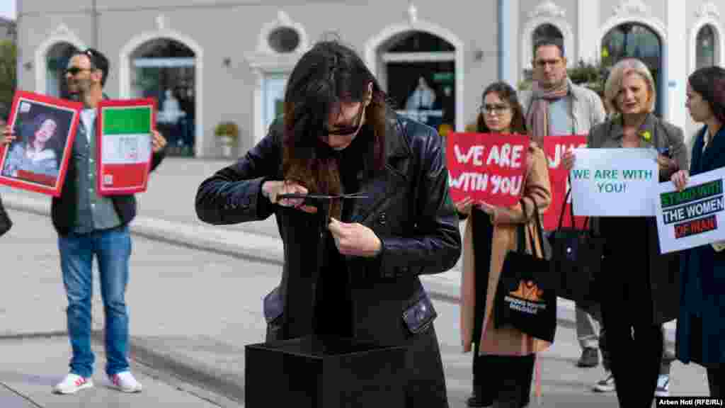 In solidarity with&nbsp;the&nbsp;women&nbsp;protesting in Iran for rights and freedom following the September death in custody of 22-year-old Mahsa Amini, the&nbsp;Youth Initiative for Human Rights in Kosovo organized a&nbsp;rally in Pristina&nbsp;on October 12. (Arben Hoti, RFE/RL) &nbsp;At protests worldwide in support of the demonstrations that have swept Iran for the past few months, women have cut off their hair in solidarity with Iranian women&rsquo;s refusal to wear the hijab, or head scarf, as part of the protest.