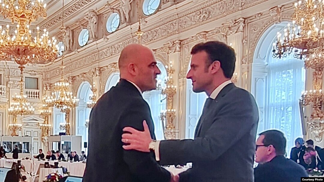 Macedonian Prime Minister Dimitar Kovacevski and French President Emmanuel Macron in Prague