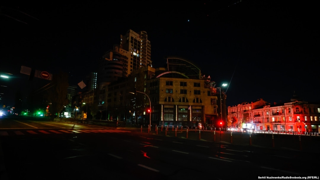 In Kyiv, in order to save electricity, street lighting was limited on October 17.