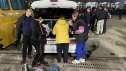 «Человеку холодно, ему хочется пить и есть». Репортаж о волонтерах, которые помогают бегущим в Грузию и Кыргызстан россиянам