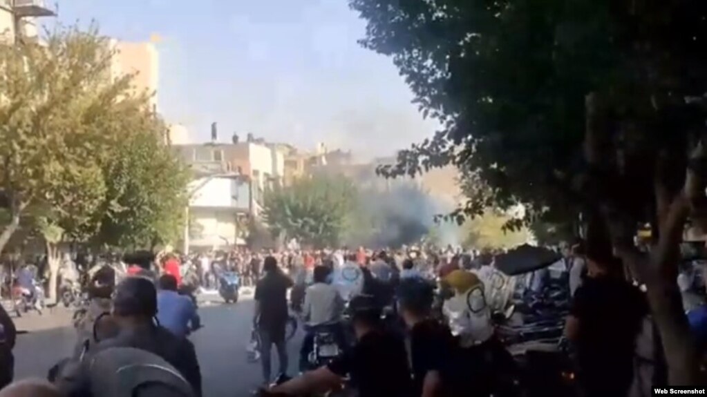 تصویری ویدیویی از اعتراضات در حوالی متروی خیابان سعدی تهران