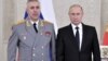 Чыгыш аскердик округунун жаңы командири Рустам Мурадов жана Орусиянын президенти Владимир Путин. 