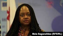 აშშ-ის სახელმწიფო მდივნის მოადგილე ბონი დენის ჯენკინსი 