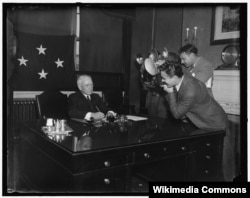 Уильям Стэндли в своем кабинете в военно-морском министерстве США. 1936 год