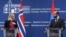Министр иностранных дел Норвегии Анникен Хьюикфельдт (слева) и министр иностранных дел Армении Арарат Мирзоян в ходе совместной пресс-конференции, 18 октября 2022 г.