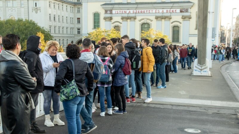 Големи демонстрации во Будимпешта за подобра состојба на наставниците