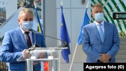 Klaus Iohannis nu are nimic de spus despre acuzele de plagiat aduse ministrului de Interne Lucian Bode. În trecut, președintele îi blama pe politicienii plagiatori.