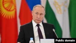 Vlagyimir Putyin, Oroszország elnöke a FÁK-tagállamok államfői tanácsának ülésén Kazahsztánban 2022. október 14-én