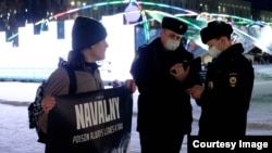 Александр Балашов на пикете в поддержку политзаключенного политика Алексея Навального