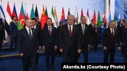 На фото (слева направо): Президенты РФ, Казахстана и Узбекистана Владимир Путин, Касым-Жомарт Токаев и Шавкат Мирзияев. Астана, 13 октября 2022 года.