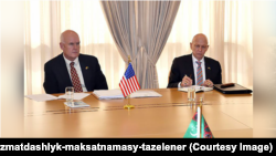Taraplar ABŞ-nyň Milli gwardiýa býurosy bilen Türkmenistanyň Goranmak ministrliginiň arasynda Hyzmatdaşlyk maksatnamasynyň täzelenmegini ara alyp maslahatlaşdylar.
