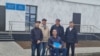 Житель Семея активист Даулет Мухажанов (в коляске) пришел к Генпрокуратуре Казахстана. 10 октября 2022 года