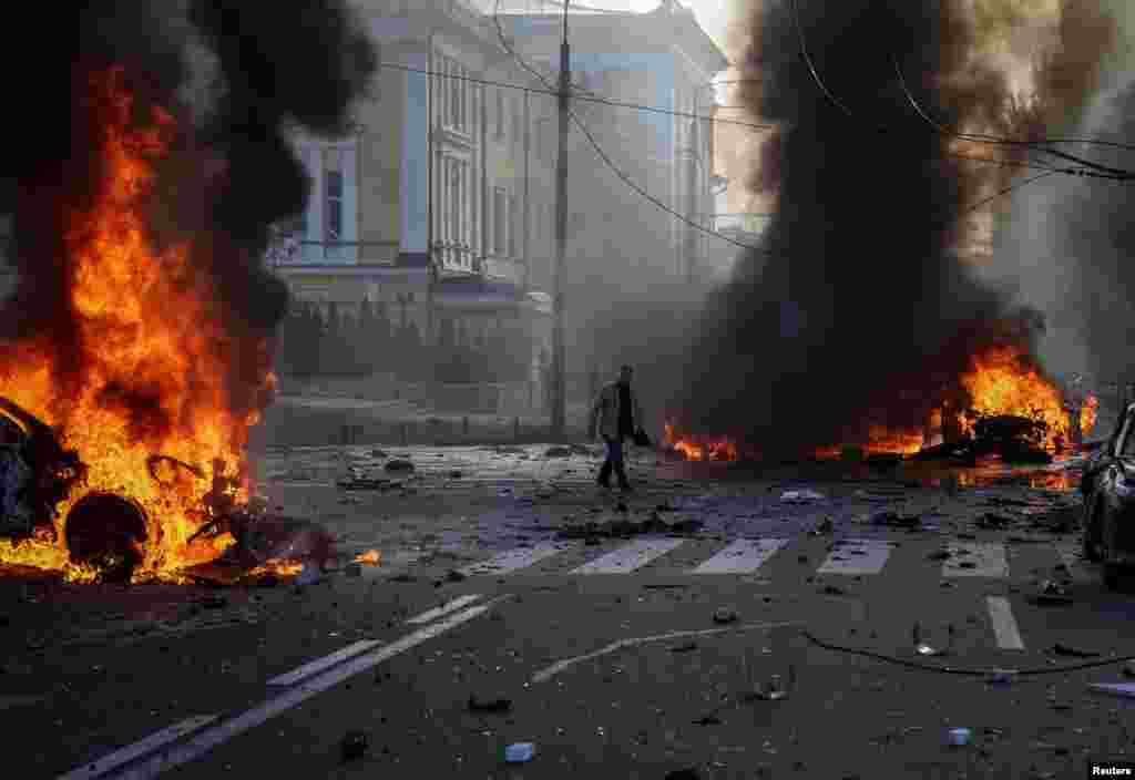 Cars burns in the capital, Kyiv, on October 10 as several explosions shook the city. Ukrainian President Volodymyr Zelenskiy&nbsp;said that a number of people were killed and wounded in the blasts.