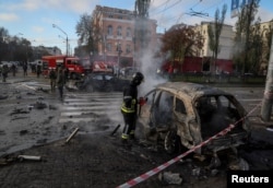 Изгоряла кола след руски военен удар в центъра на Киев, 10 октомври 2022