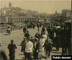 Вид на европейские кварталы Константинополя с Галатского моста. 1920-е годы. Библиотека Конгресса США