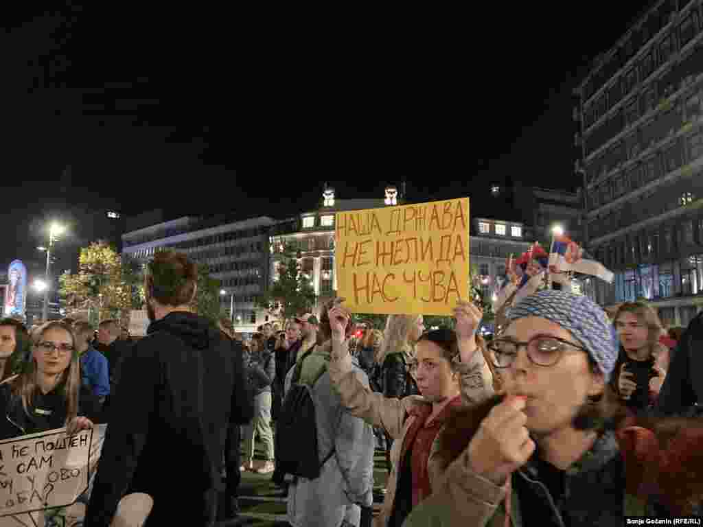 Na prethodnim protestima zatraženo je i donošenje Zakona o registru i nadzoru silovatelja, ukidanje finansiranja tabloida iz budžeta države i gradova, kao i obavezna primena smernica za izveštavanje o nasilju prema ženama.&nbsp;