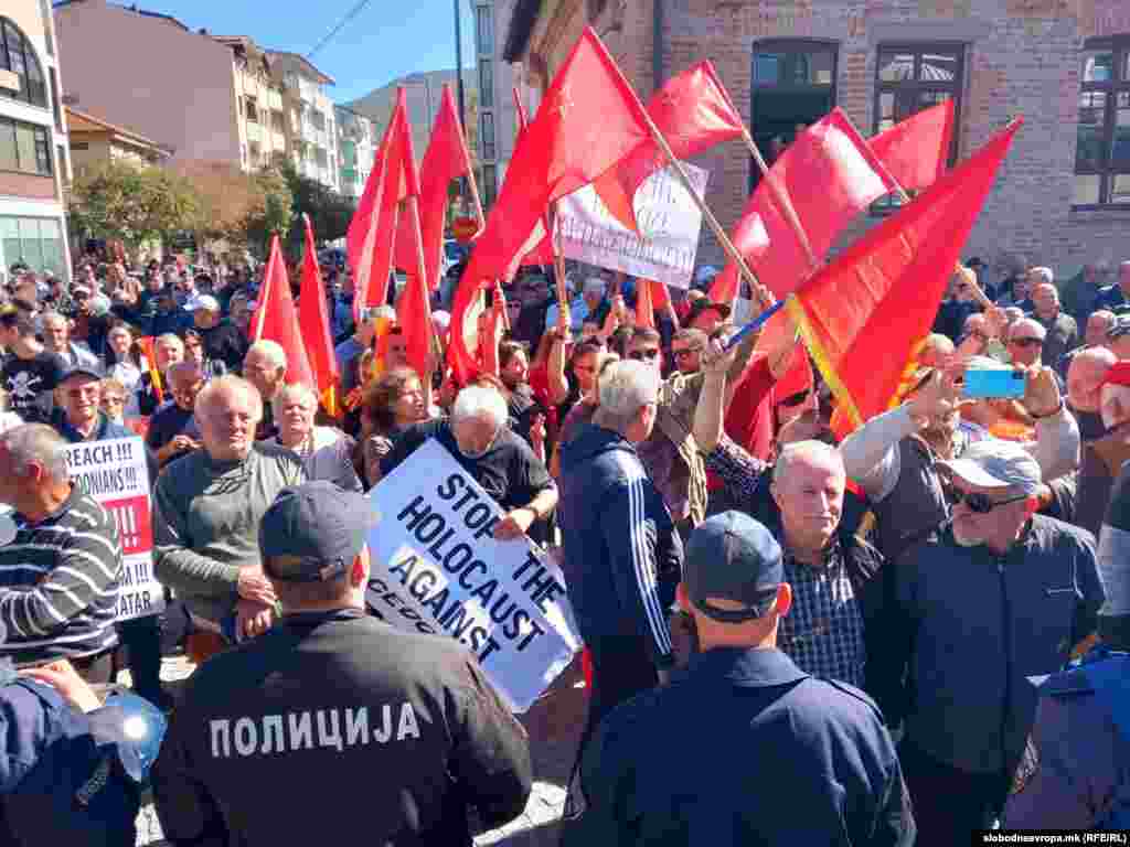 Фотографија од протестот против отворањето на клубот во Охрид