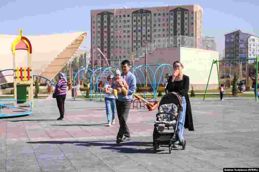 Кыргыз-Азербайжан достук сейил багын куруу маселеси 2018-жылы көтөрүлгөн. Бирок анын курулушу 2020-жылы январь айында башталган.&nbsp;