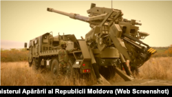 Captură dintr-un video publicat de Ministerul Apărării de la antrenamentele militarilor Armatei Naționale cu noile sisteme de artilerie autopropulsate ATMOS