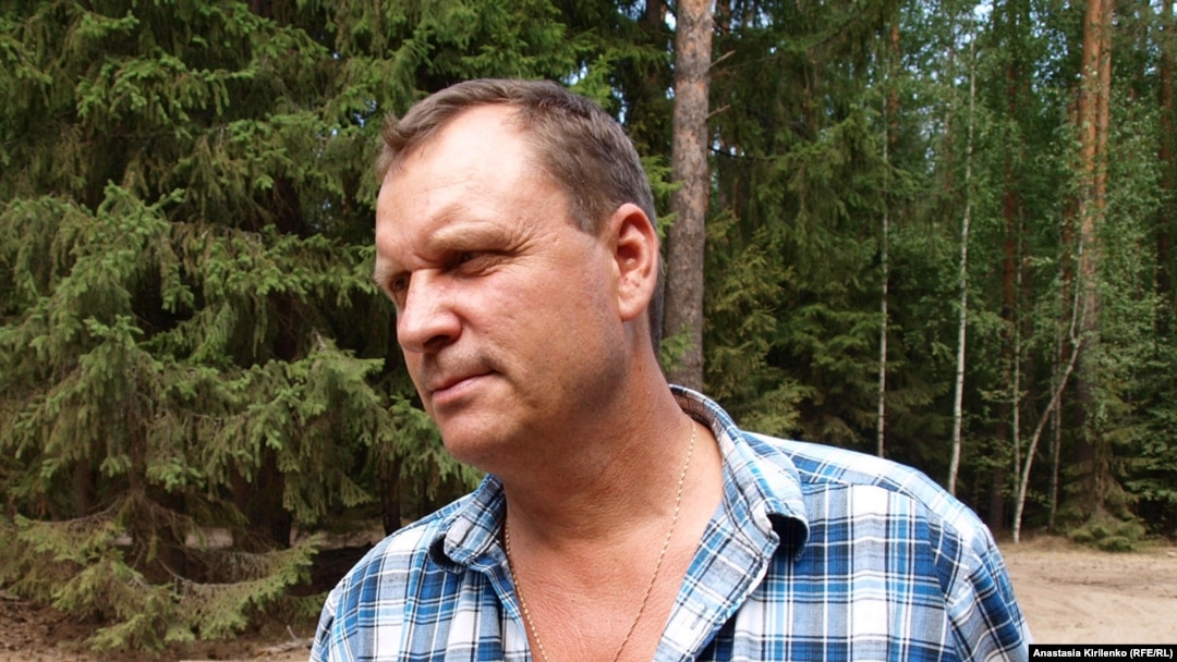 Нательный крестик Александра Ровнова, начальника Ризадеевского участка Выксунского лесхоза, почернел от дыма