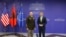 Gjeneralmajor Jasper Jeffers, komandant i Forcës Ndërkombëtare Stabilizuese për Gazën, dhe ministri i Jashtëm i Shqipërisë, Ferit Hoxha, në Tiranë, Shqipëri, më 8 shtator 2026.
