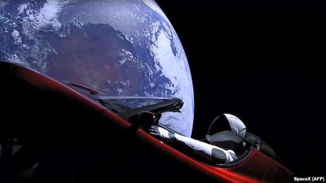Tesla Roadster після того, як ракета Falcon Heavy доставила його на орбіту навколо Землі, 6 лютого 2018 року
