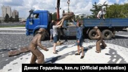 Футбол уйнаучы балалар һәйкәле