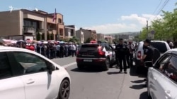 «Սա տնտեսական տեռոր է Հայաստանի կոնյակագործության հանդեպ». Բողոքի ակցիա Վրաստանի դեսպանատան մոտ