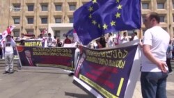 Фаъолони гурҷӣ талаб доранд, ки муалллими турк ба ватанаш истирдод нашавад