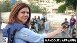 Gazetarja e ndjerë televizive e Al-Jazeeras, Shireen Abu Aqleh (Akleh), duke raportuar nga Jerusalemi më 12 qershor 2021.