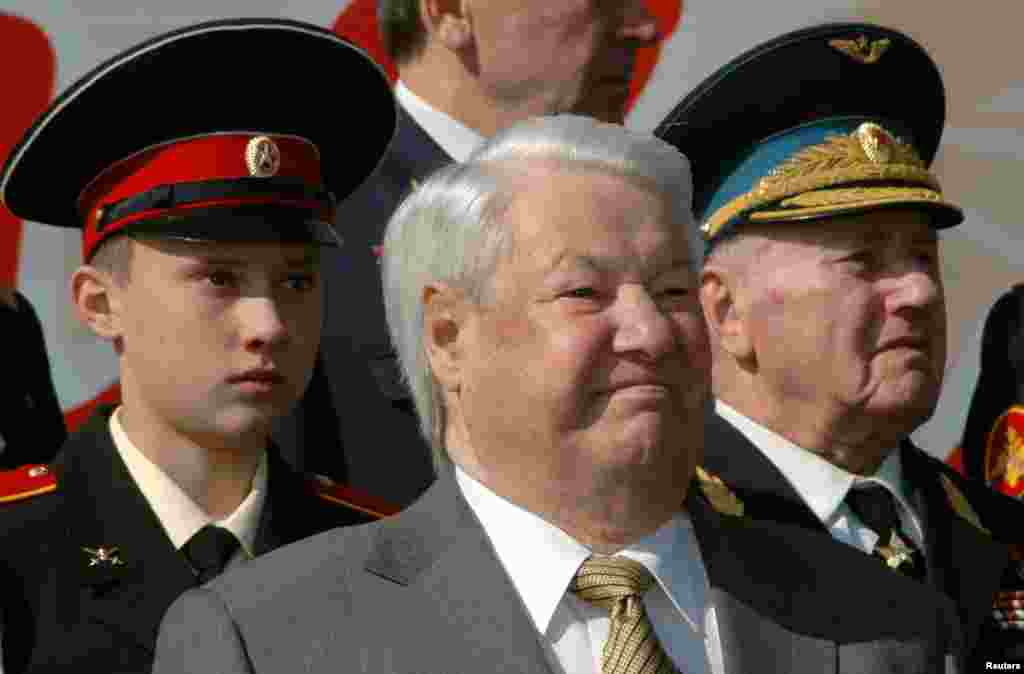 რუსეთის ყოფილი პრეზიდენტი, ბორის ელცინი მოსკოვის წითელ მოედანზე. 2006 წლის 9 მაისი.