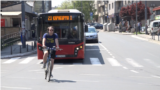 Biciklom kroz Beograd sa glavom u torbi