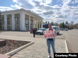 Ravil Sarafutgyinov a szamarai körzetben található Szizranyban tiltakozott