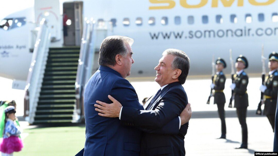 Tajik President Emomali Rahmon being greeted by Uzbek counterpart Shavkat Mirziyoev in Tashkent on a state visit on August 17.