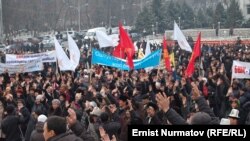  "Улуттар биримдиги" партиясын колдогон митинг. Ош, 14-март