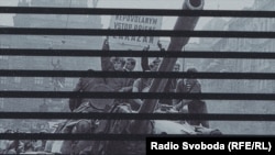 Чеські протестувальники на танку під час подій Празької весни 1968 року